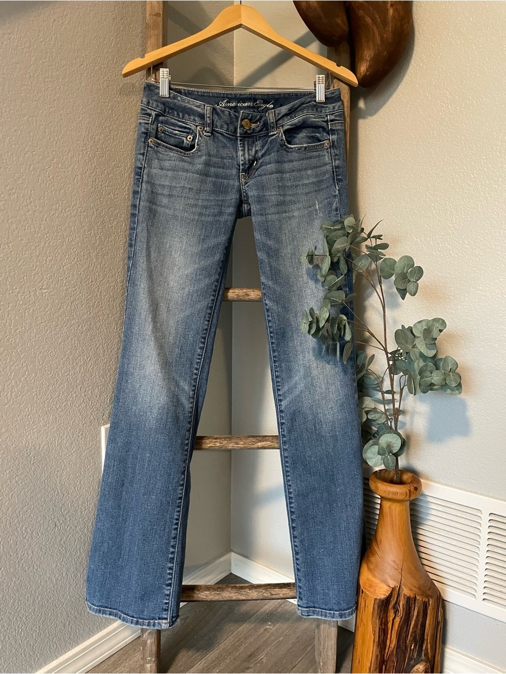 American Eagle Outfitters Women’s Light Blue Boyfriend Jeans